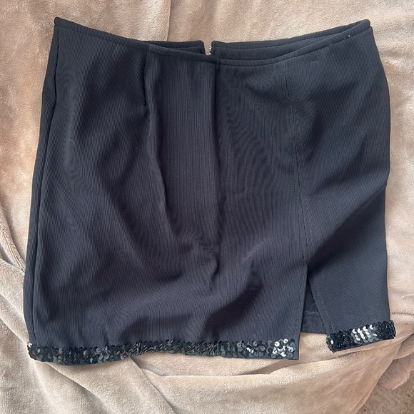 Glitter Hem Black Stretch Mini Skirt - Picture 2 of 12